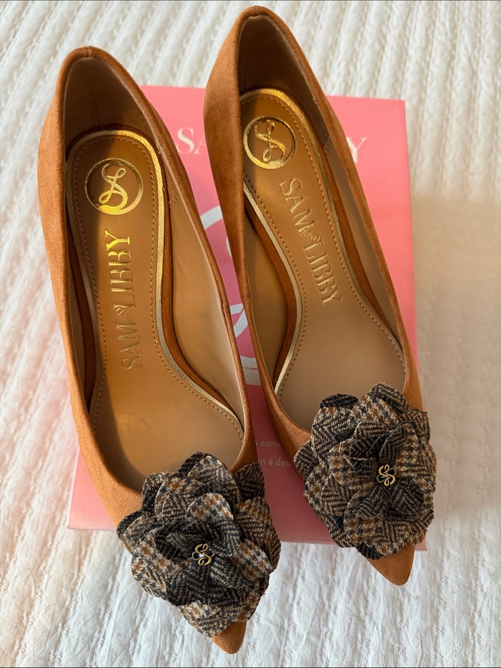 Sam & Libby Women’s Caramel Suede Pointed Toe Heels Plaid Floral Accent 6.5 ❤️